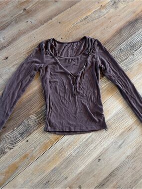 Women’s Long Sleeve Scoop Neck Ribbed Crop Top - Brown